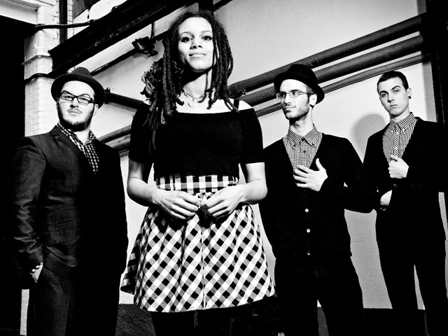 <!--:el-->The Skints<!--:-->
