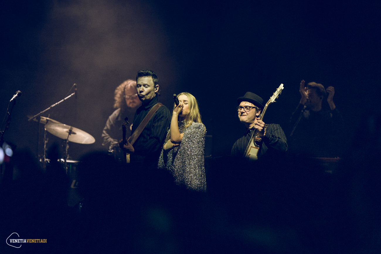 Ανταπόκριση: Hooverphonic, Marva Von Theo @ Fuzz Music Club – Σάββατο 14/12/2019